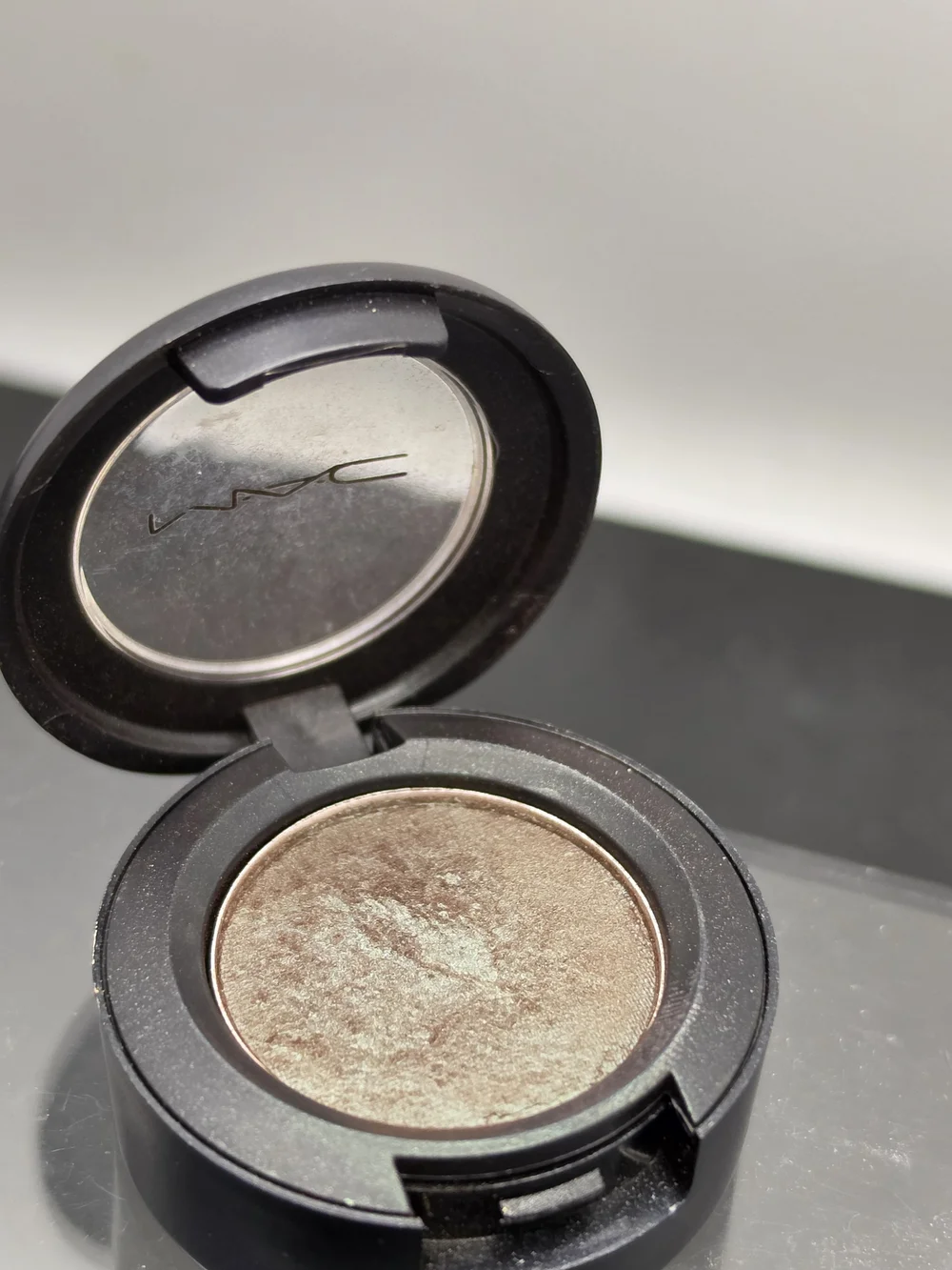 DISCONTINUED MAC EYESHADOW- 